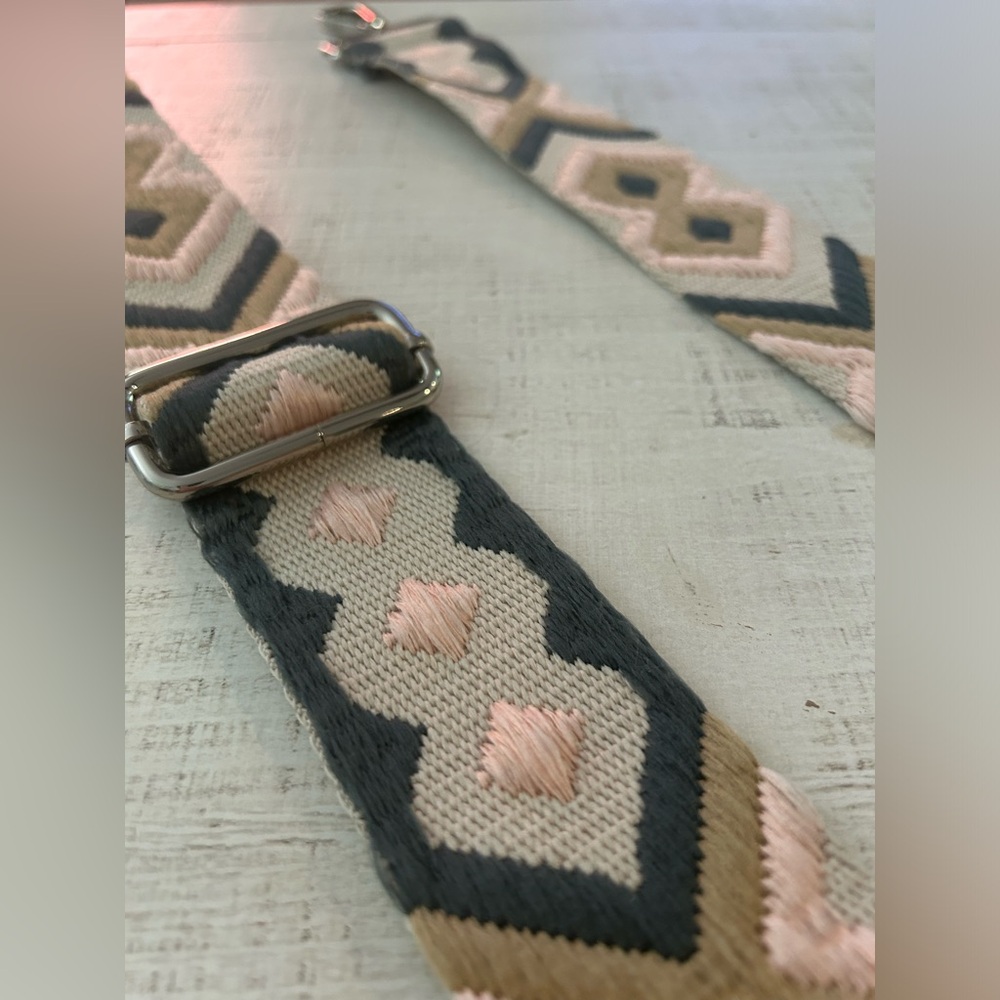 Geometric Patterned Bag Strap - Picture 4 of 6